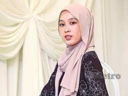 Berikut cuplikan syair nyanyian / teks lagunya sakit hatiku memikirkan kamu sakit mataku melihat wajahmu dimana sayangmu. Pegang Amanah Ibu