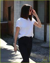 Selena Gomez Inspired By Sister Haters Lunch Friday 01 Selena Gomez Short Hair Selena Gomez Hair Short Hair Styles