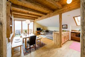Located in berlin, ferienwohnung features garden views and free wifi, 2 mi from east side gallery and 3.1 mi from alexanderplatz. Ferienwohnung Panorama Attersee