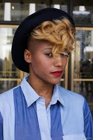 Scroll down to get straight to the haircuts and hairstyles! Androgynous Masculine Leaning Coded Hairstyles For Wavy Hair Qwear Queer Fashion Platform