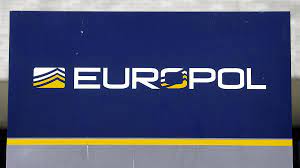 Law enforcement from and come to fight crime together at europol, the eu agency for law enforcement cooperation. Europol Jahresbericht Terrorgefahr In Der Eu Bleibt Hoch Br24