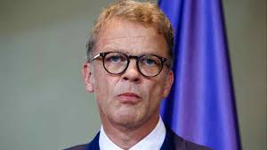 How the world's oldest bank brought a city to its knees