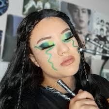 Kelly Morales's Instagram, Twitter & Facebook