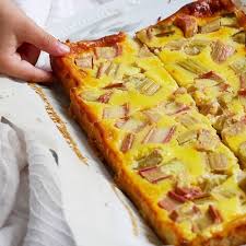 Ici Des Qu Il Y A De La Rhubarbe Ca Ne Veut Dire Qu Une Seule Chose Cheesecake Des Annees Que Je Le Fais Et On Adore Toujours Autant L
