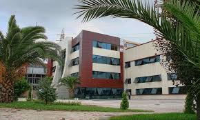 Bu programların 29'ü açıköğretim, 18'i auzef'e bağlı uzaktan öğretim, 2'si de diğer fakültelere bağlı uzaktan öğretim programıdır. Gelisim Universitesi Ve Ogrenci Yasami Hakkinda Bilgiler Yurtlar Burada