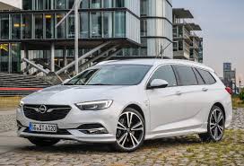 This was mainly made possible by the use of lightweight materials and efficient packaging. Opel Insignia Sports Tourer Opc Line 2017 20