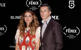 Sergio mayer destacó el gran amor y complicidad que tiene con su esposa y dijo: Sergio Mayer Bromea Sobre Manoseo De Issabela Camil Clase