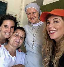 WALLS THAT WELCOME — Tstreet