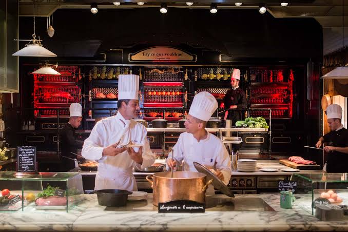 Les Grands Buffets, un viaje hacia la tradición culinaria francesa - Restauración News