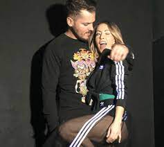 Today is a very special day for laura figueiredo and mickael carreira. Sem Pudor E Ao Lado De Mickael Carreira Laura Figueiredo Cada Vez Mais Atrevida Famosos Flash