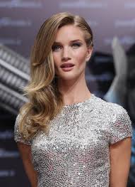 Cute long side part hairstyle for women. 21 Most Attractive Long Side Part Hairstyles Hairstyles Weekly