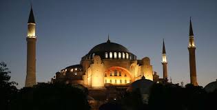 Bunlardan ilki konstantin'in oğlu olan konstantius tarafından 360 yılında yapılmış olan kilisedir. Ayasofya I Kebir Cami I Serifi Nde Hazirliklar Tamamlandi