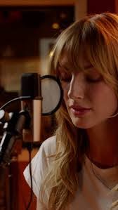 Hunter Elizabeth's Instagram, Twitter & Facebook