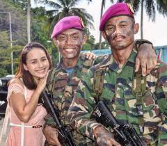 The true events of lieutenant commander arman anwar of paskal, an elite unit in the royal malaysian navy, and his team's mission to rescue the mv bunga laurel, a tanker which was hijacked by somalian pirates in 2011. Penanda Aras Baru Ini Kutipan Terkini Paskal The Movie Selepas 5 Hari Tayangan Iluminasi