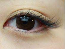 この画像のページは マツエクでたれ目に おすすめデザイン オーダー方法伝授します の記事の7枚目の画像です 目の横幅も強調できる目尻に向かってマツエクを長くしていくことで たれ目効果だけでなく 目の横幅も強調されるのでおすすめです セクシーもキュー