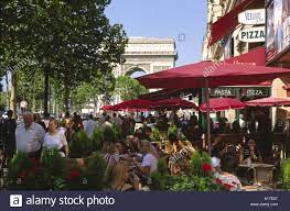 This venue is located 2.2 km from place de la concorde. Champs Elysees Cafes Und Arc De Triomphe Paris Frankreich Stockfotografie Alamy