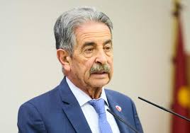 La vida personal de Miguel Ángel Revilla: de la historia de amor con su  mujer Aurora