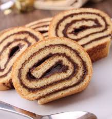 Roule Au Nutella Facile Recette En 2020 Roule Au Nutella Facile Roule Au Nutella Recette Roule Nutella