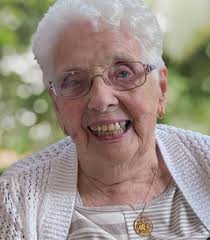 Beryl Yates's Instagram, Twitter & Facebook