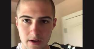 Man livestreams his life for a year| Man live-streams his life for 365  days, includes washroom breaks too