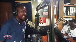 Você sabe que é nos. Download Dre Cali Awaanye Weasel Mbu Yensolo Enkabwe Mu Uganda Asinga Abayimbi Bona Mp3 This Mp3 Have Playing Time 21 04 And Filesize 28 93 Mb Get It Now On Mp3 Tham
