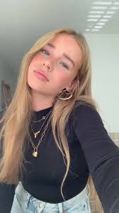 Aaliyah (@vyfhtrys8c1)