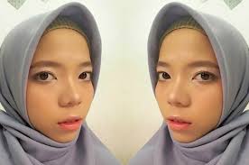 Maybe you would like to learn more about one of these? Kamu Bisa Lho Make Up Sendiri Dengan 5 Tutorial Make Up Natural Untuk Wisuda Yang Simpel Dan 4 Tips Agar Make Up Wisudamu Tahan Lama