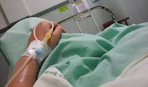 Tangan di infus umumnya menimbulkan beberapa efek samping seperti pembengkakan dan infeksi. Gambar Tangan Di Infus Di Rumah Sakit