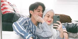 Check spelling or type a new query. Rey Mbayang Pamer Selfie Mesra Pengantin Baru Sebut Dinda Hauw Wanita Hebat Kapanlagi Com