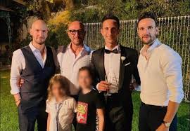 Mara carfagna posta una foto in giardino e scrive: Andrea E Walter Zenga Cosa E Successo Al Matrimonio Di Jacopo La Verita Foto Donnapop