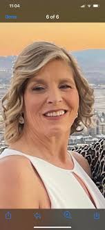 Yay Monday again 🎉🎉 hello everyone and welcome! Allow me to introduce  myself and my business: I'm Simona, a licensed cosmetologist and  professional makeup artist,lead artist and owner of BEAUTEE BOUTIQUE LV,