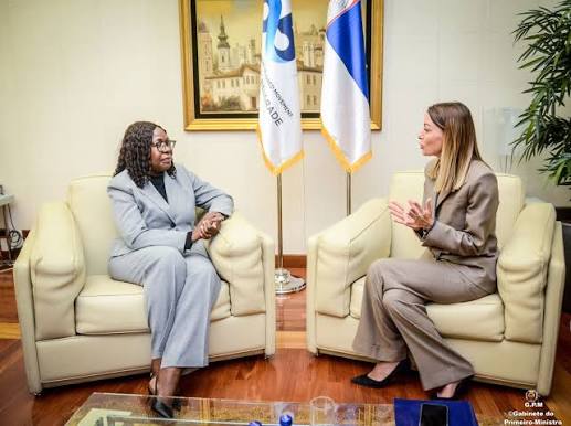 Primeira-Ministra está em Belgrado A Primeira-Ministra Maria Benvinda Levi está em Belgrado, Sérvia, onde participará, de 31 de Agosto a 1 de Setembro, nas celebrações do 65.º aniversário da primeira Conferência dos