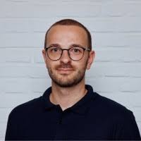 200+ profilů „Armann“