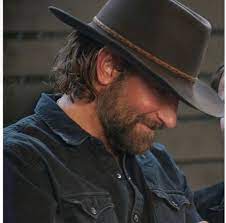 Pin By Tracy Breau On Moda Bradley Cooper A Star Is Born Bradley