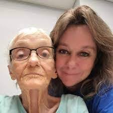 Carol Cahoon's Instagram, Twitter & Facebook