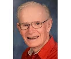 Holly Auer's Instagram, Twitter & Facebook