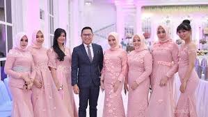 Download now kental dengan adat batak ternyata segini harga sepasang baju. 5 Inspirasi Kebaya Untuk Si Tubuh Gemuk Agar Terlihat Lebih Singset