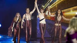 I måneskin sono un gruppo rock italiano originario di roma e composto da damiano david (voce), victoria de angelis (basso), thomas raggi (chitarra) ed ethan torchio (batteria). The Winner Of The Eurovision Song Contest Is Maneskin Group