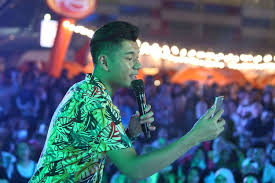 Lagu ini ia tulis sendiri dan dirilis pada februari 2016 dengan bantuan temannya sebagai music arranger. Lirik Dan Chord Lagu Kasmaran Jaz