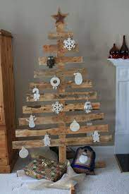 Selbst gesägte weihnachtssterne aus holz bieten jede menge dekorationsmöglichkeiten und sind doch jedes mal individuell. Skandinavische Weihnachtsdeko Selber Machen 55 Ideen Weihnachtsdeko Holz Palette Weihnachtsbaum Weihnachtsdeko Selber Machen