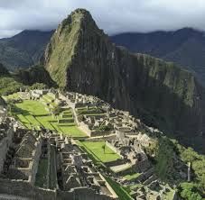 Machu picchu is the site of an ancient inca city, high in the andes of peru.at 2,430 metres (8,000 ft) above sea level, this unesco world heritage site is often referred to as the lost city of the incas, is one of the most familiar symbols of the incan empire, and is one of the most famous and spectacular sets of ruins in the world. Peru Schrankt Zugang Zu Historischer Inkastadt Machu Picchu Ein Welt