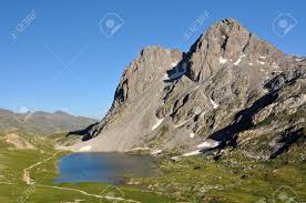 Naar het westen verloopt de jura terrasvormig, aan de oostzijde daalt het gebergte met een hoge, steile wand af. Alpen Regio Van Frankrijk Italie Zwitserland De Alpen Zijn De Hoogste En Meest Uitgebreide Bergketen Systeem Dat Geheel In Europa Ligt Royalty Vrije Foto Plaatjes Beelden En Stock Fotografie Image 48008041
