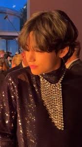 there are no words to express how beautiful taehyung actually is