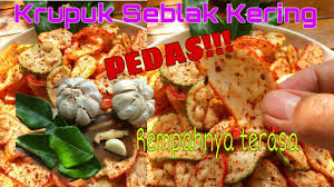Seblak adalah makanan indonesia, umumnya adalah makanan khas dari sunda, jawa barat yang bercita rasa gurih dan pedas yang terbuat dari. Cara Membuat Krupuk Seblak Kering Pedas Bantat Renyah Berempah Ide Jualan Anak Kos Youtube