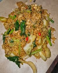 Mie merupakan salah satu makanan favorit para penduduk di indonesia. 5 Warung Makan Indomie Yang Fenomenal Di Surabaya Kumparan Com