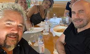 Последние твиты от john travolta (@johntravoltahot). John Travolta Takes A Trip To Flavortown To Hang Out With Guy Fieri At A Restaurant Daily Mail Online