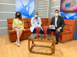 Esta mañana nos visita el Dr. Luis...