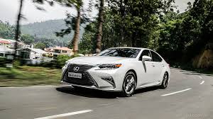 Lexus ES300h First Drive Review - CarWale