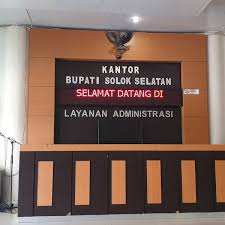 Setelah sampai di tempat parkir pun dilanjutkan dengan berjalan kaki selama 5 menit. Photos At Kantor Bupati Solok Selatan Government Building