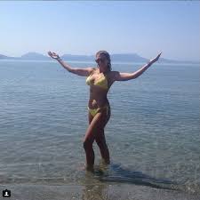 Η κωνσταντίνα σπυροπούλου γεύτηκε τις δόξες της επίδοξης σταρ παρουσιάστριας και παρά τις ευκαιρίες που της δόθηκαν και μετά alpha εποχής, παρέμεινε…επίδοξη παρουσιάστρια! H Apanthsh Ths Kwnstantinas Spyropoyloy To Swma Ths Opws Einai Eikona Zwh Iefimerida Gr